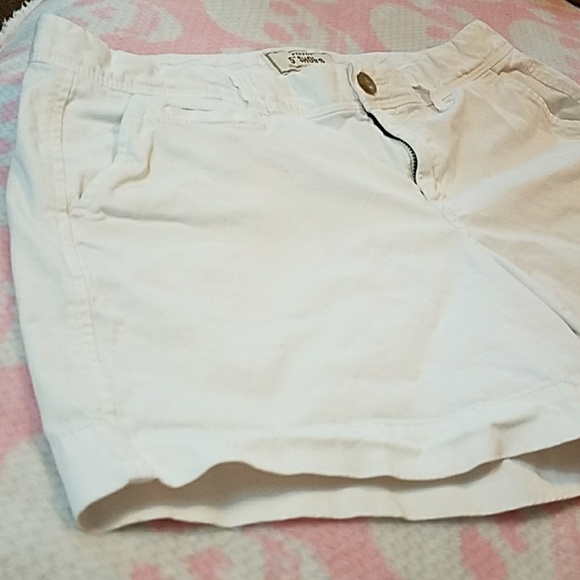 🦄 White Old Navy shorts - Picture 2 of 8